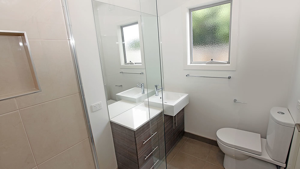 This is an example of a contemporary bathroom in Melbourne.