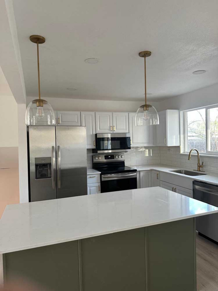 Kitchen - kitchen idea in Denver