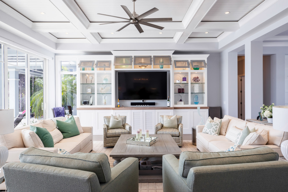 Esempio di un soggiorno stile marino aperto con pavimento in terracotta, TV a parete, pavimento beige e soffitto in perlinato