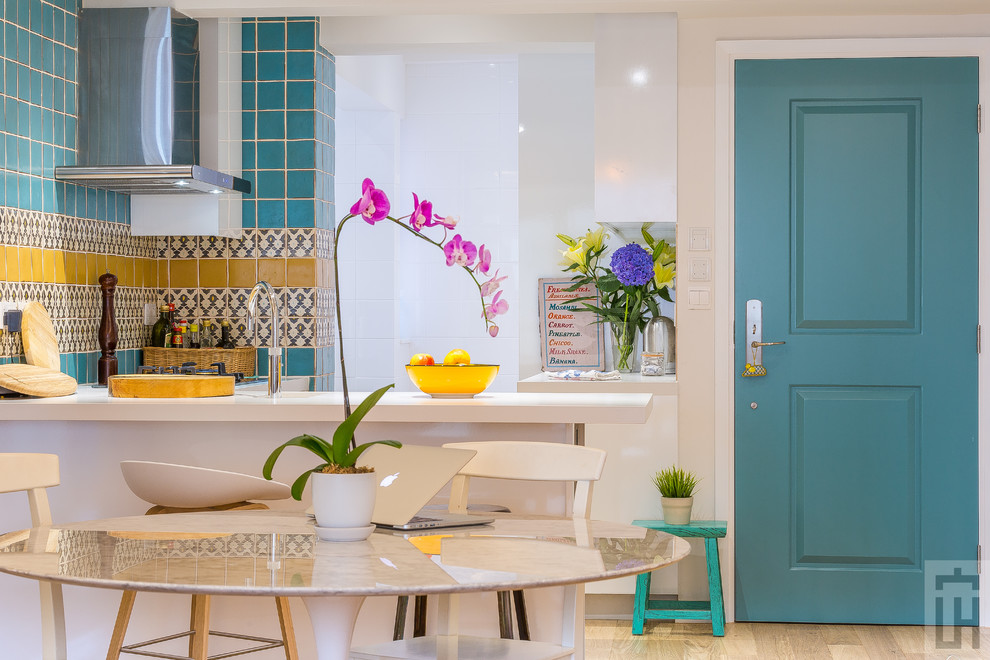 Kitchen & Entry