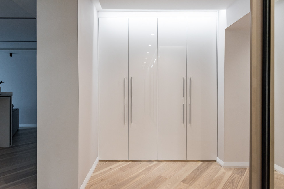 Шкаф в прихожей