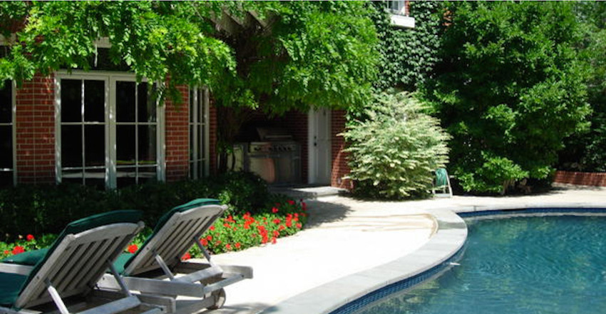 This is an example of a traditional landscaping in Oklahoma City.