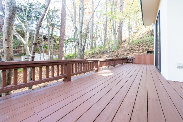 木漏れ日の家 terraza-y-balcon