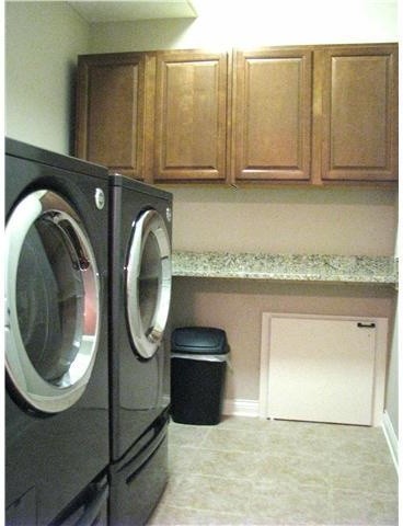 Inspiration for a traditional laundry room in Columbus.