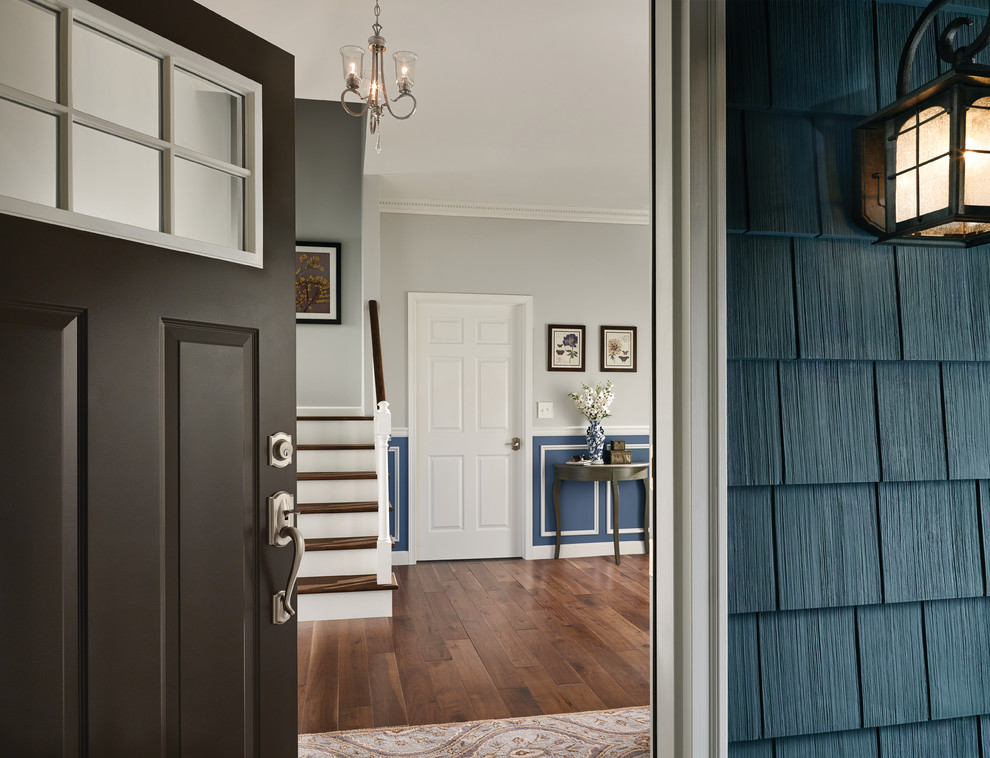 Design ideas for a traditional entryway in Indianapolis.