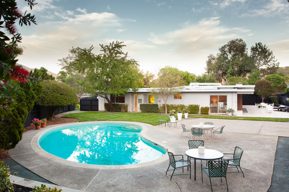 Inspiration for a midcentury pool in San Francisco.