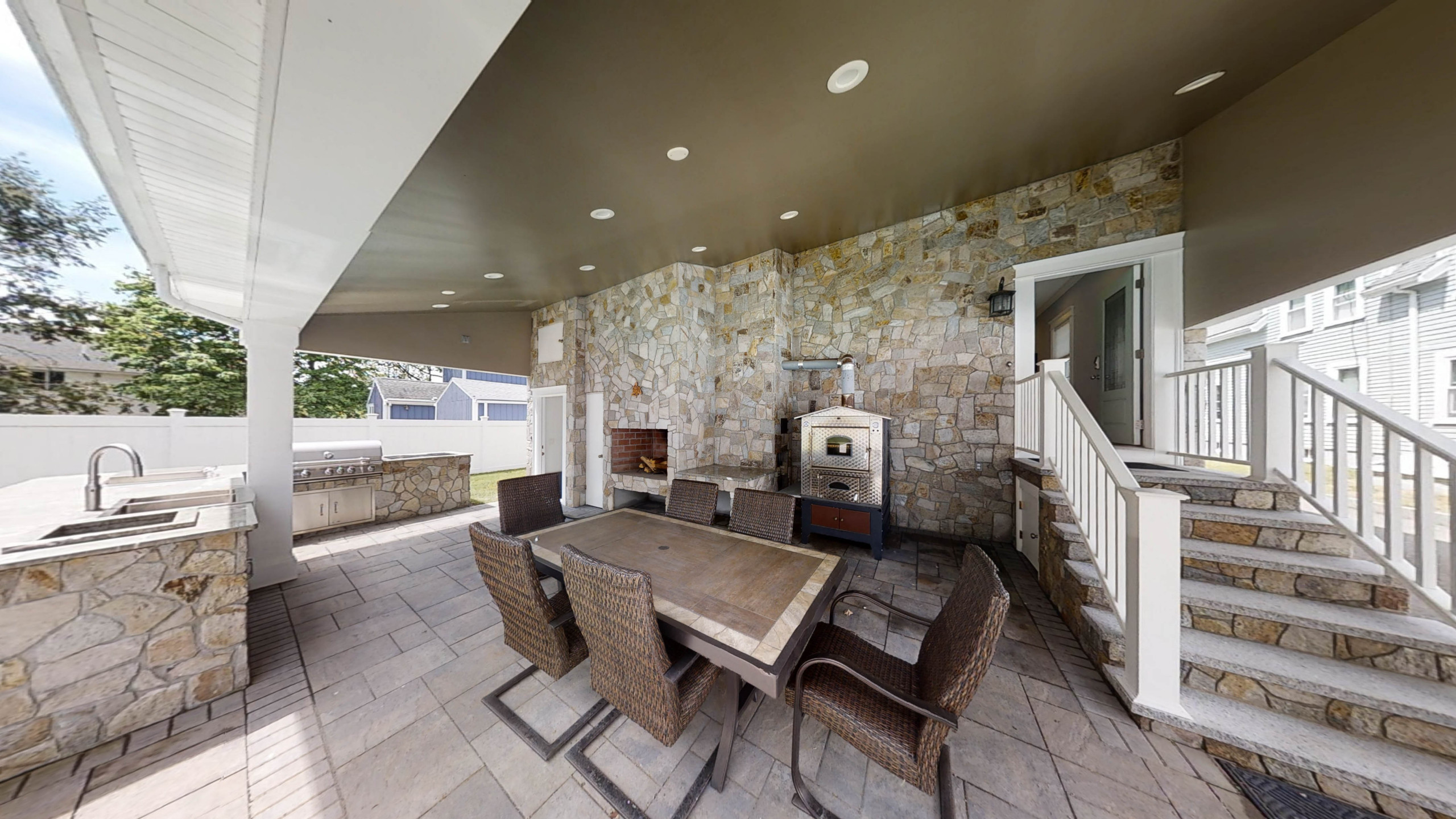 20 Eaton St