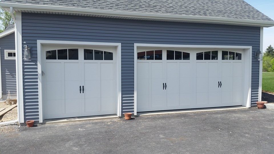 Mid-sized traditional detached three-car garage in New York.