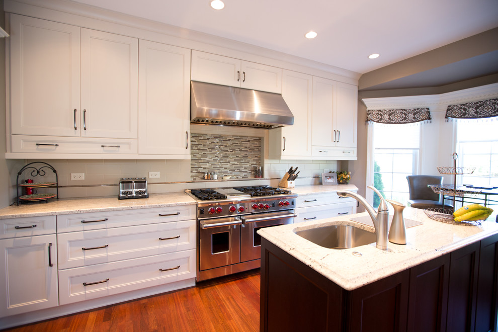 Example of a transitional kitchen design in Chicago