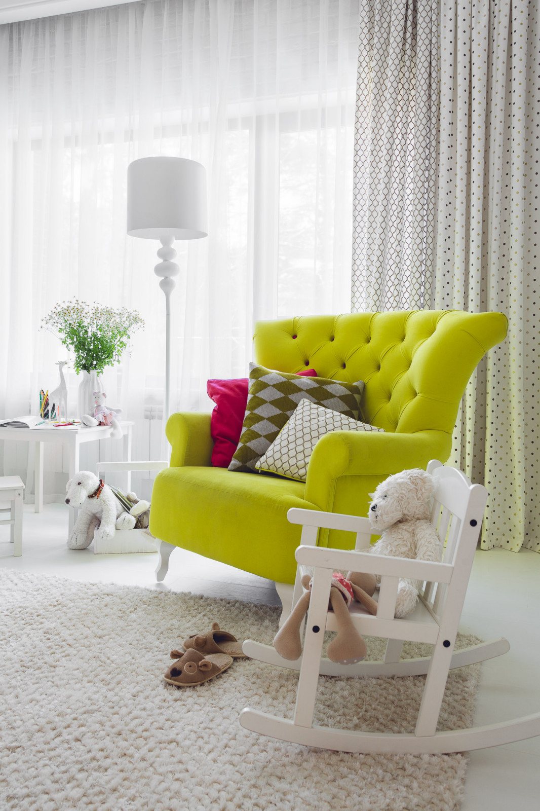 LET'S DRINK CHAMPAGNE AND DANCE ON THE TABLE