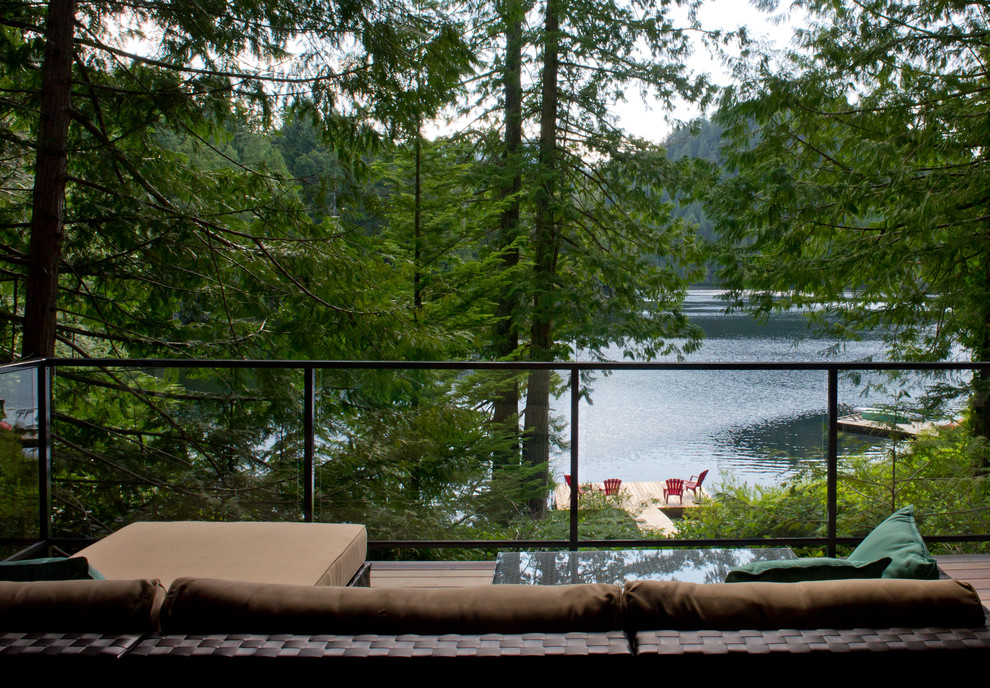 Inspiration for a mid-sized contemporary deck in Vancouver with no cover.