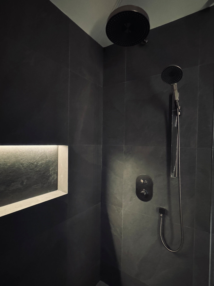Contemporary Master-bathroom