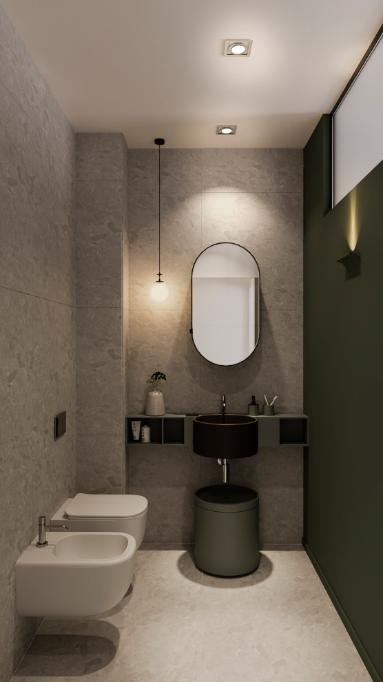 Inspiration för små moderna en-suite badrum, med öppna hyllor, gröna skåp, en kantlös dusch, en toalettstol med separat cisternkåpa, vit kakel, porslinskakel, gröna väggar, klinkergolv i porslin, ett integrerad handfat och vitt golv