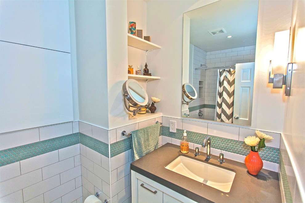 Example of a transitional bathroom design in Seattle