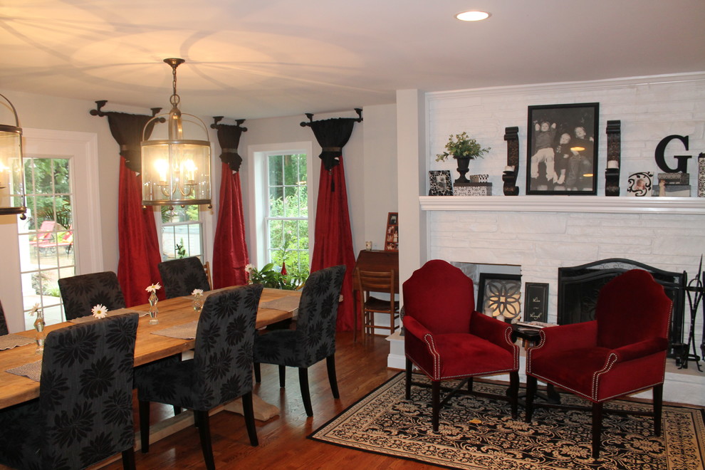 Photo of a traditional living room in Richmond.