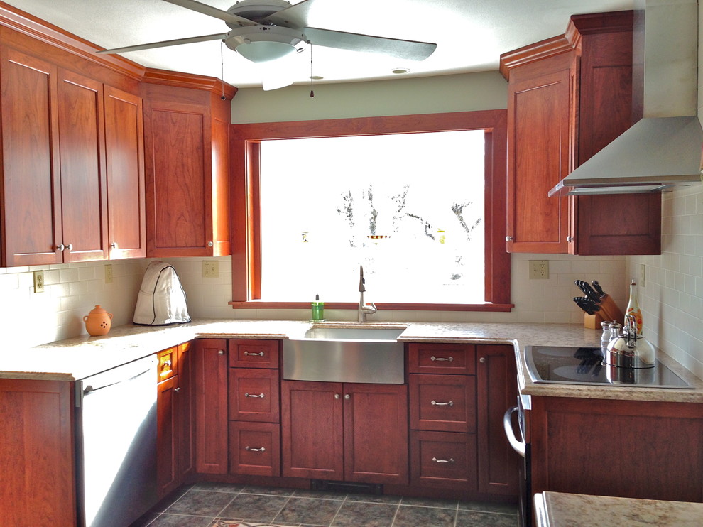Kitchen - transitional kitchen idea in Bridgeport
