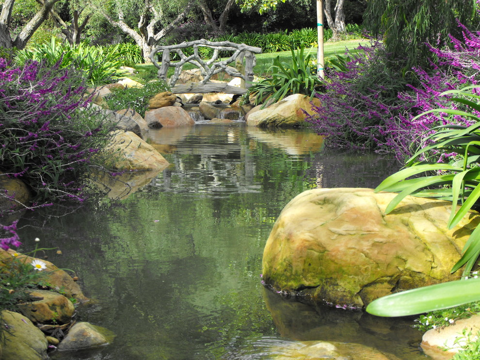 Inspiration for a mediterranean garden in Santa Barbara with a water feature.
