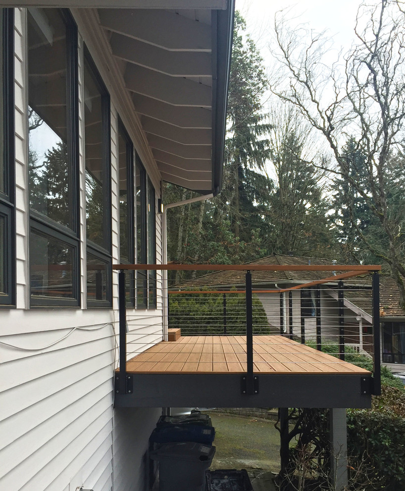This is an example of a large transitional side yard deck in Seattle.