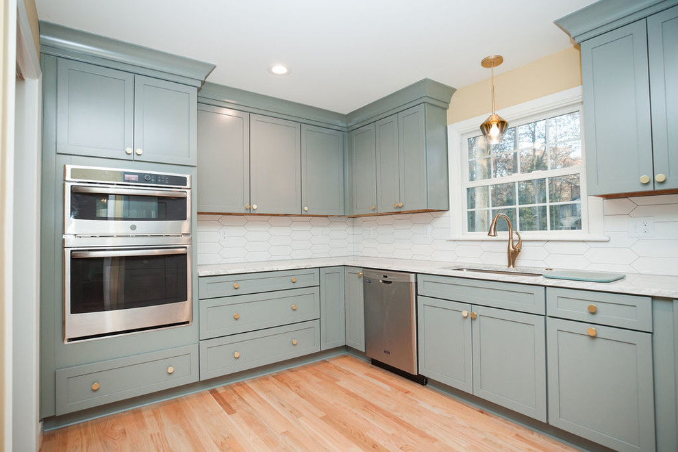 This is an example of a midcentury kitchen in Richmond.
