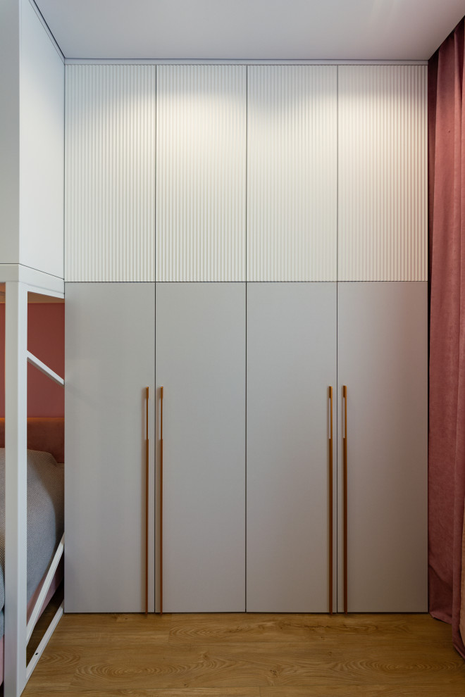 Московский, 183