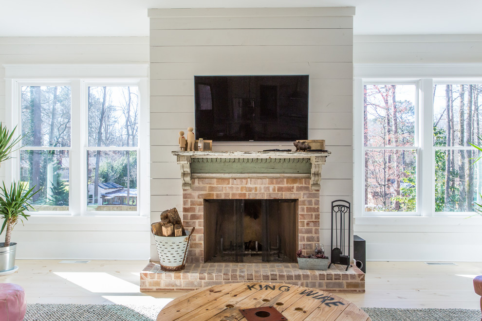 Design ideas for a country family room in Atlanta.
