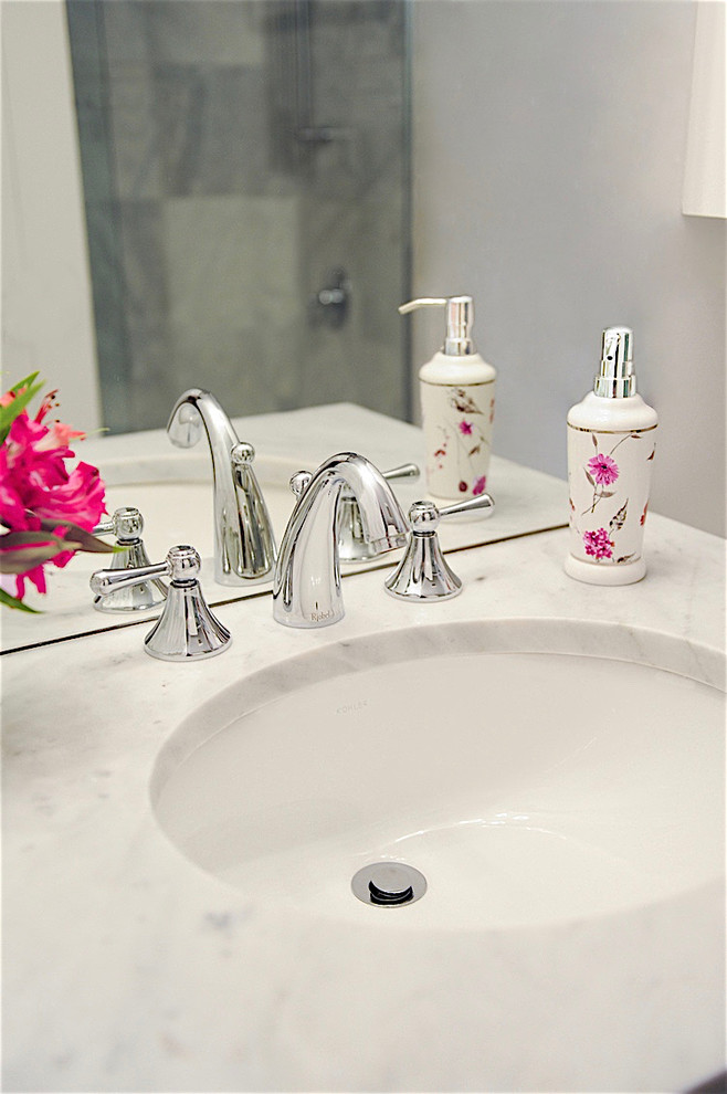 Bathroom - transitional bathroom idea