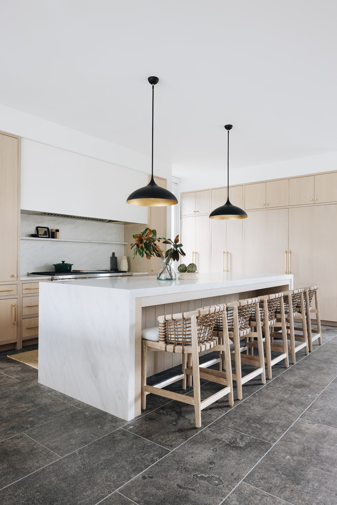 Example of a transitional kitchen design in Chicago