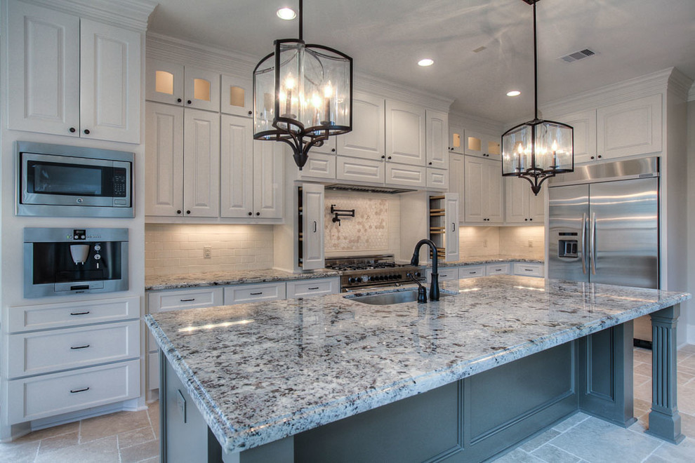 Inspiration for a transitional kitchen remodel in Houston
