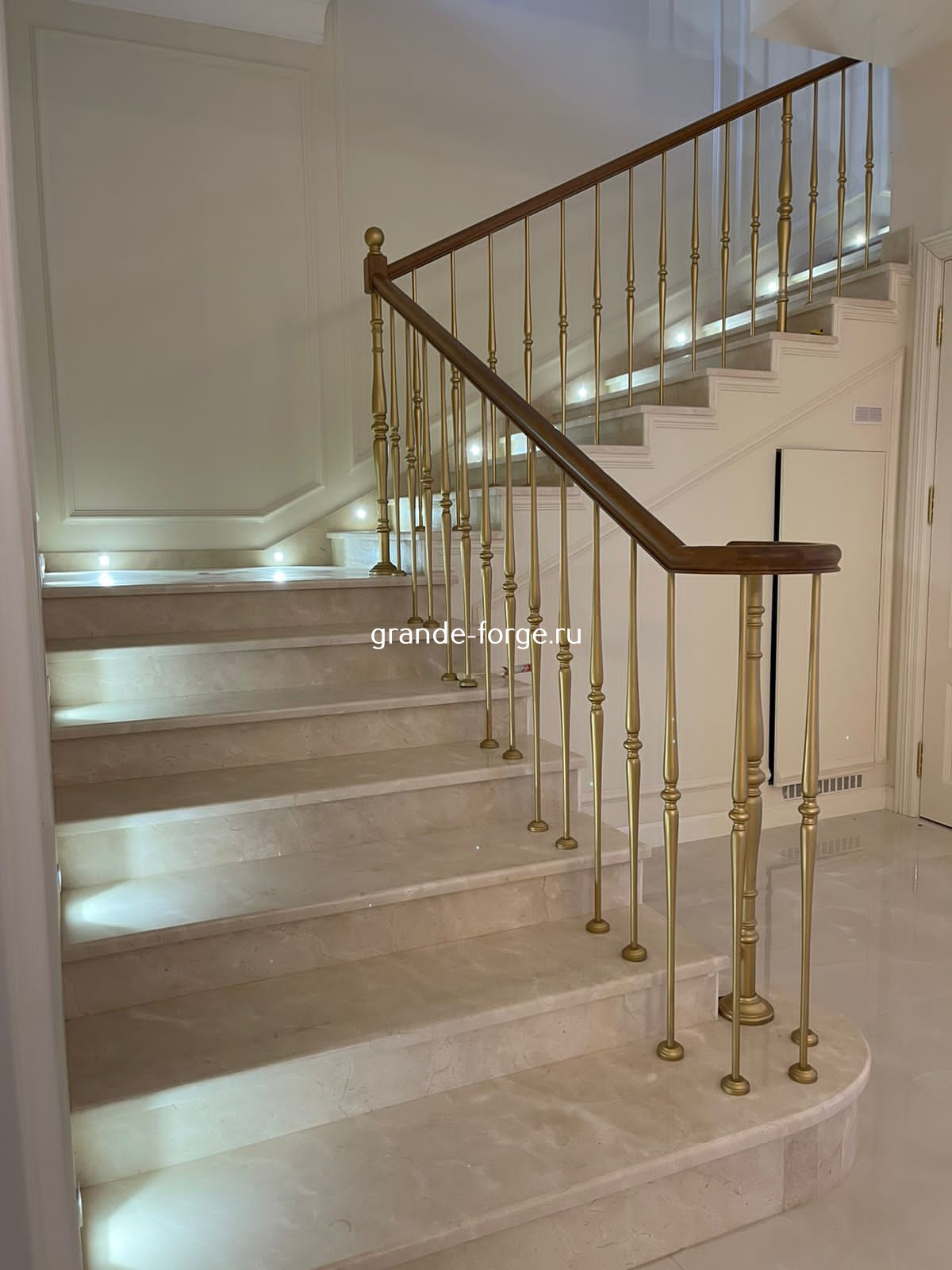 Лестница, стальное ограждение, фабрика Grande forge(Франция), коллекция "Рондо"