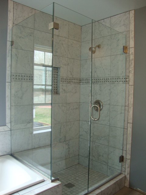 Design ideas for a modern bathroom in DC Metro with a corner shower.