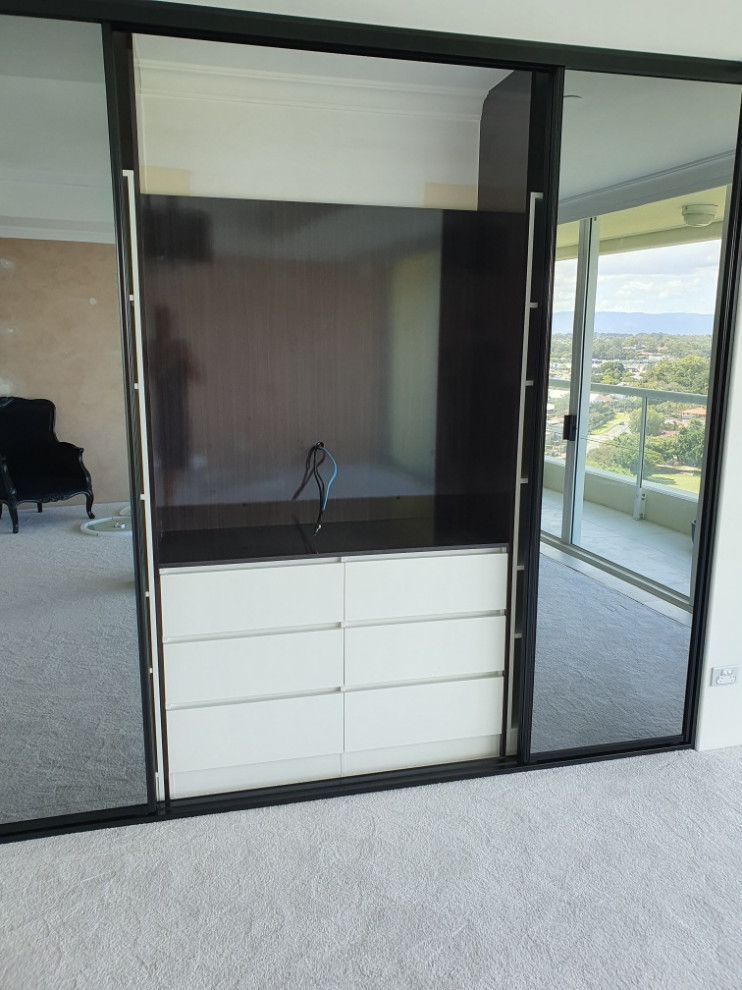 Photo of a contemporary living room in Gold Coast - Tweed.