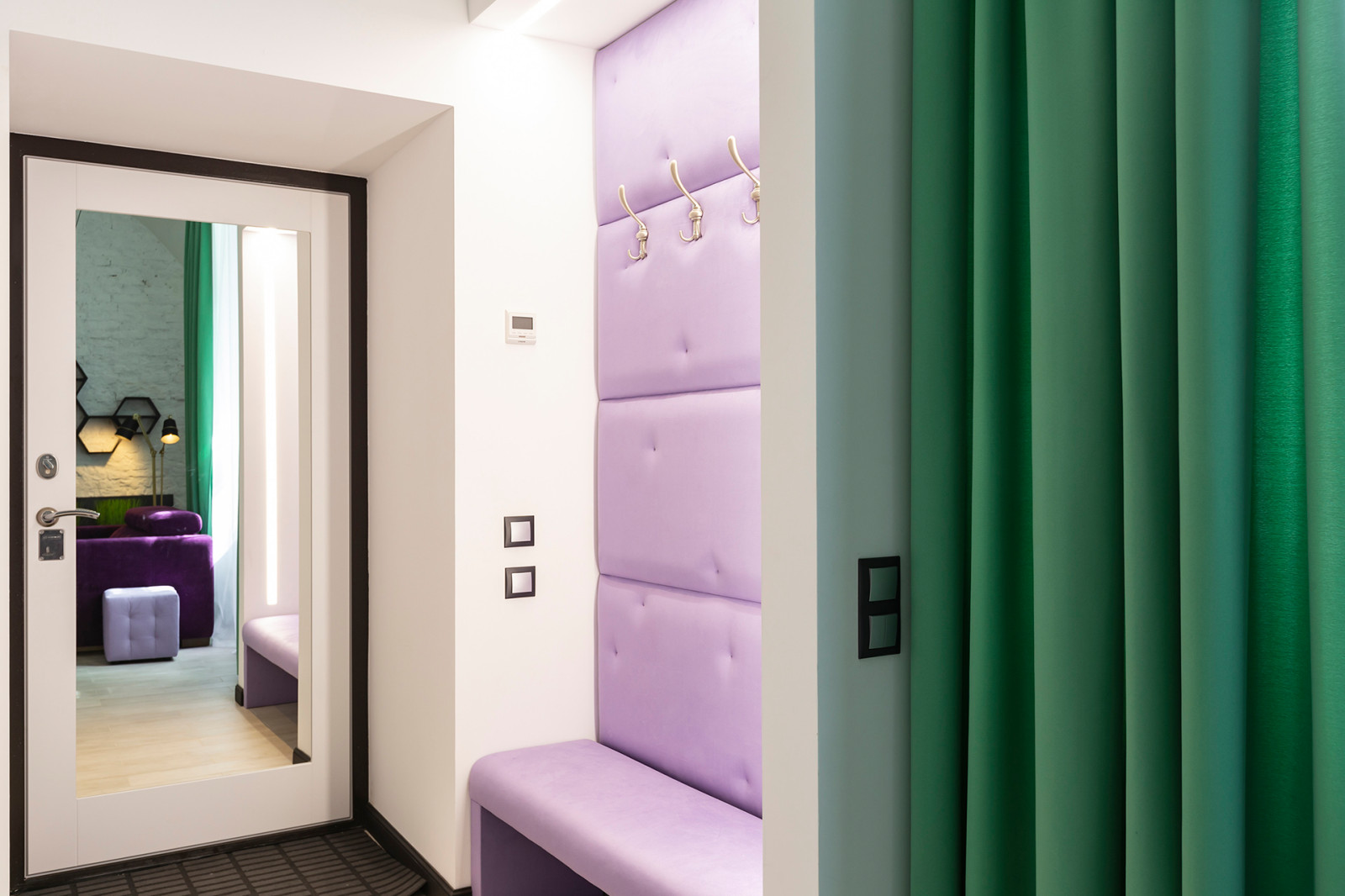 Studio with a soaring bed over grass-plot /Студия с парящей кроватью и лужайкой