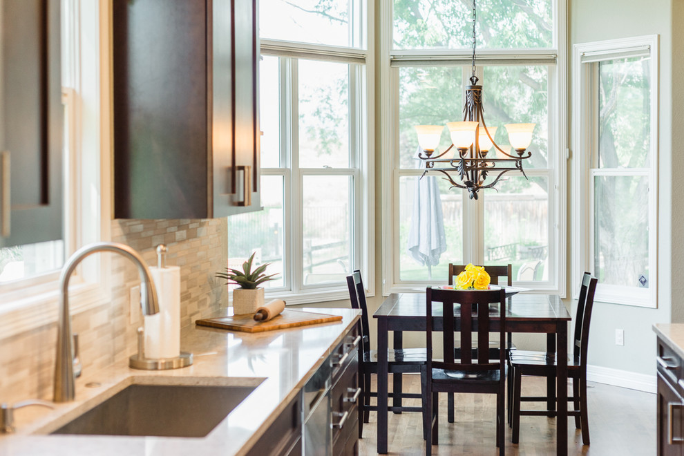 Example of a transitional home design design in Denver