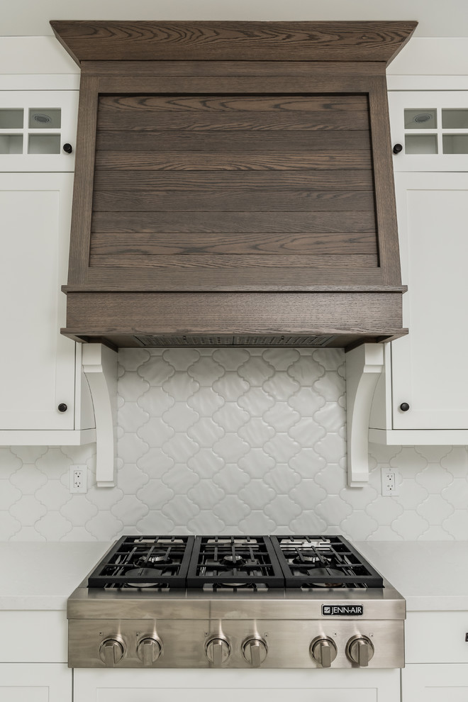 Example of a transitional kitchen design in Toronto