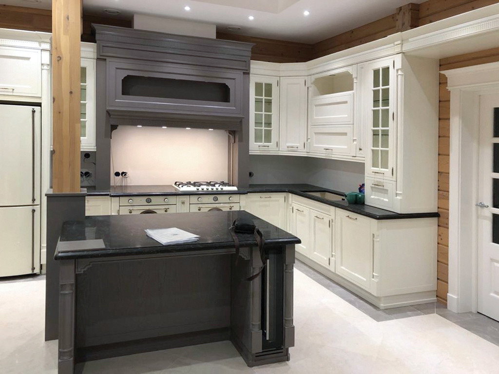 Кухня Victoria в загородном шале.