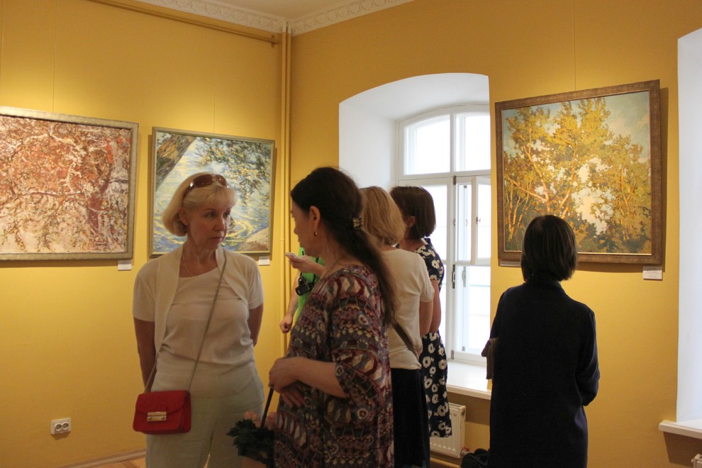 Выставка живописи "Подари мне сад ..."