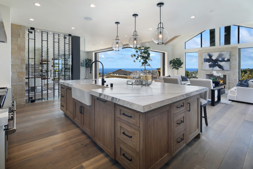 This is an example of a mid-sized contemporary kitchen in Los Angeles.