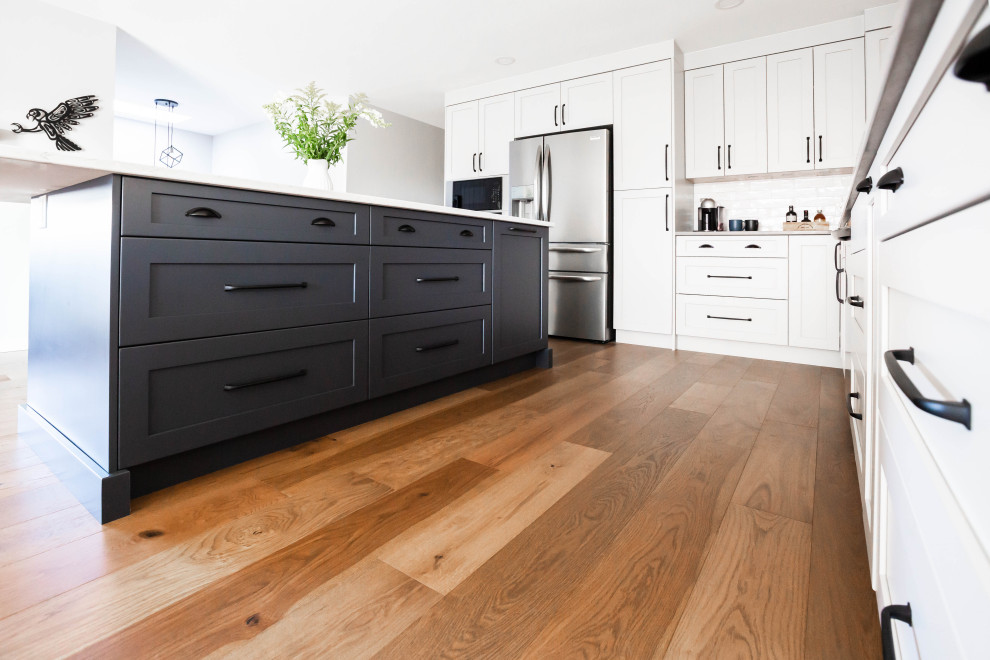 Kitchen - transitional kitchen idea