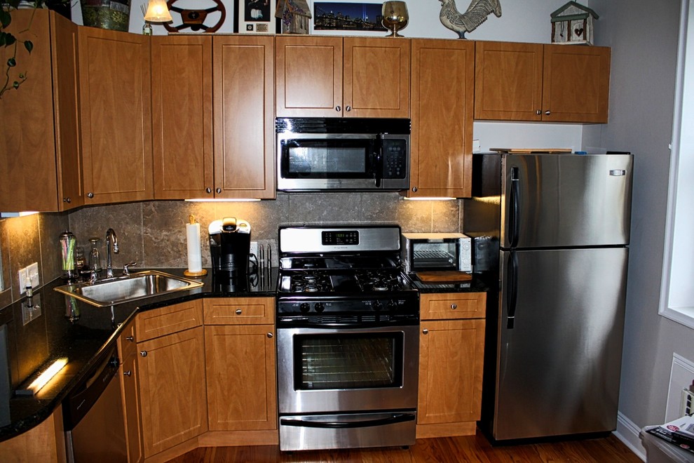 Photo of a medium sized classic kitchen in New York.