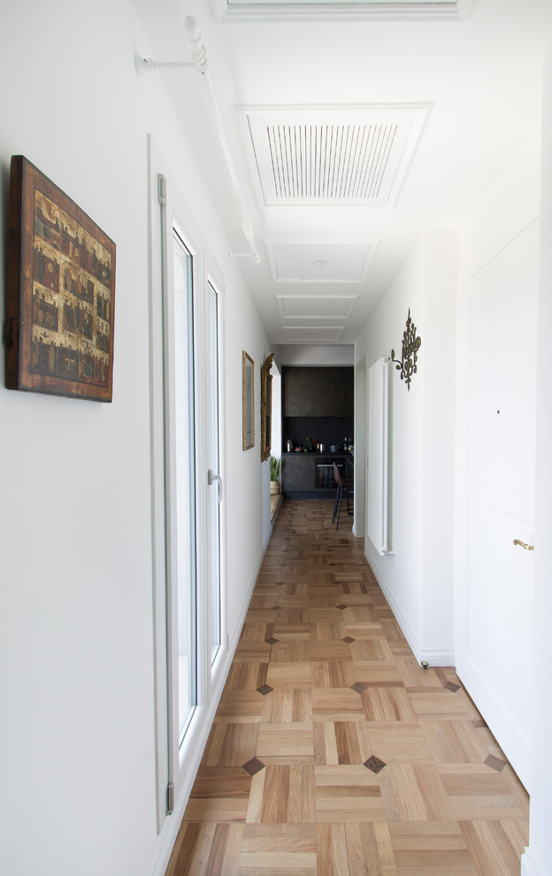 Design ideas for a contemporary hallway in Milan.