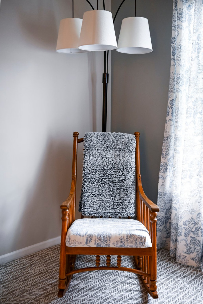 Transitional home design photo in Chicago