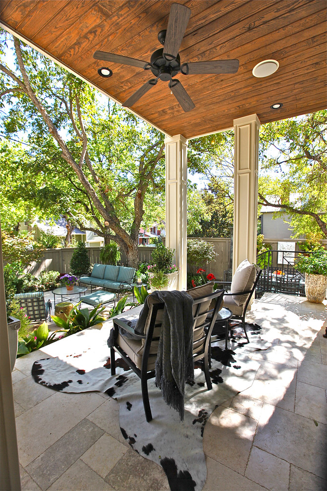 Contemporary patio in Austin with natural stone pavers.