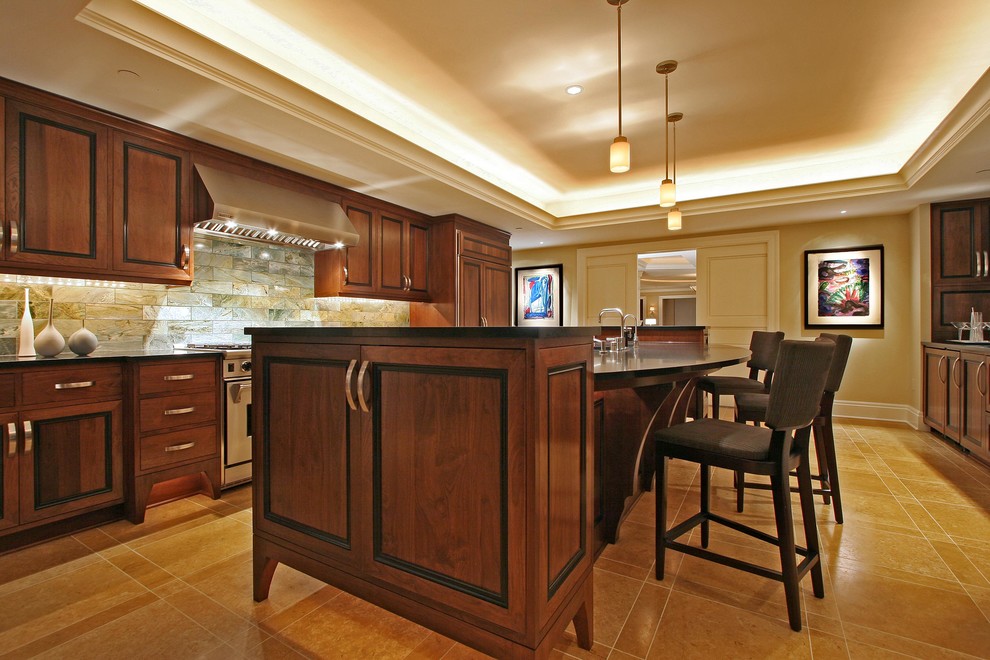 Example of a transitional home design design in Milwaukee