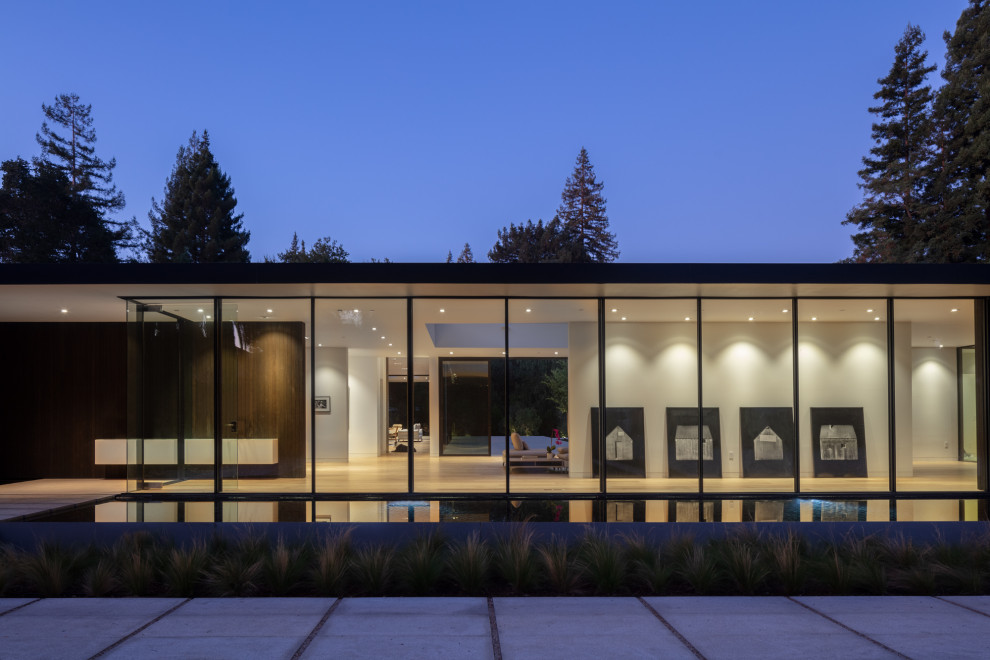 Photo of a large modern one-storey brown house exterior in San Francisco with wood siding and a flat roof.