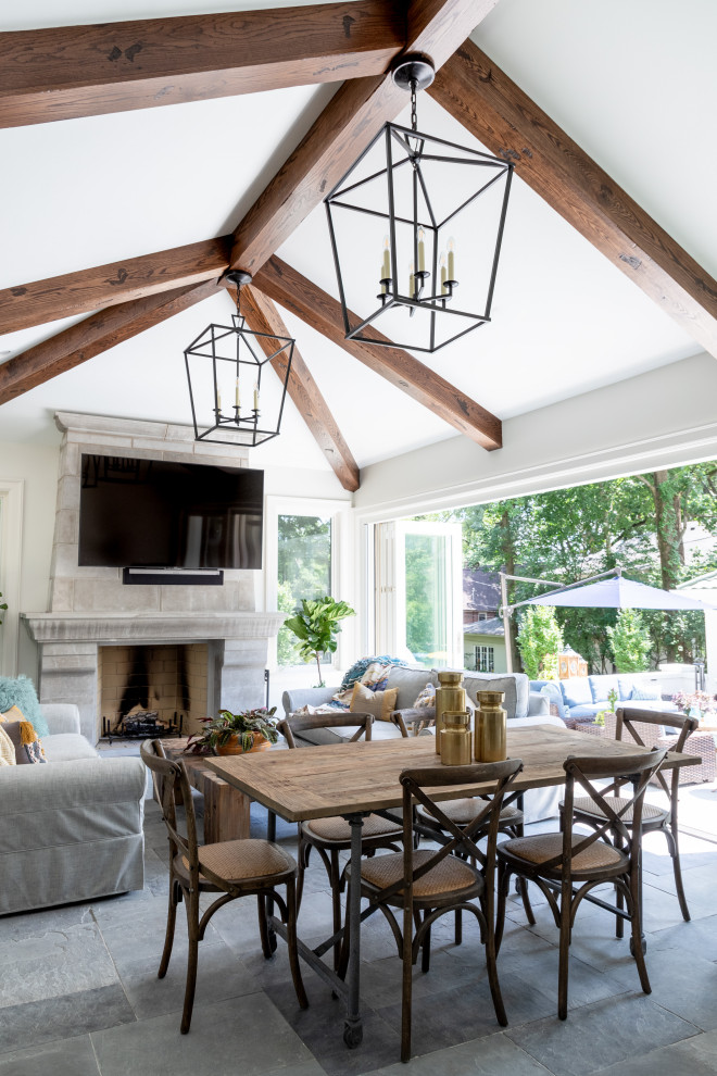 Transitional home design photo in Indianapolis