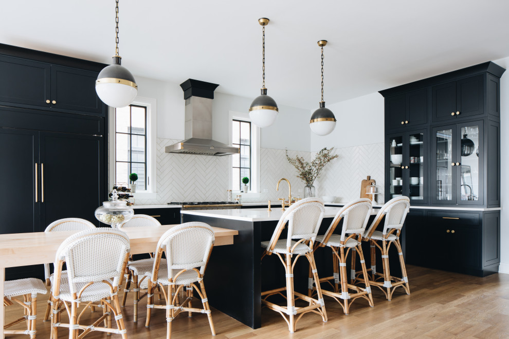 Transitional kitchen photo in Chicago