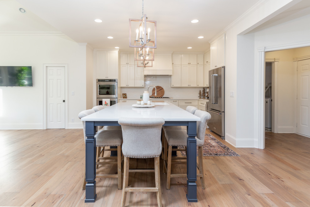 Inspiration for a transitional kitchen remodel in Atlanta