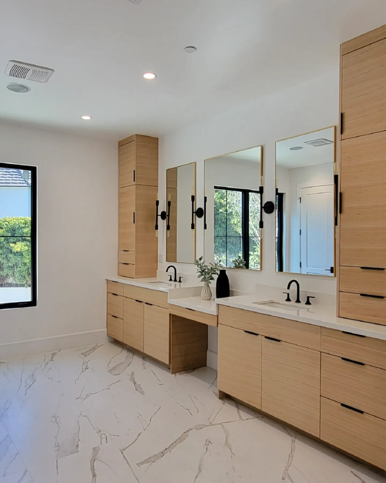ロサンゼルスにある高級な広いモダンスタイルのおしゃれな浴室 (フラットパネル扉のキャビネット、茶色いキャビネット、白い壁、磁器タイルの床、クオーツストーンの洗面台、白い床、白い洗面カウンター、洗面台2つ、造り付け洗面台) の写真