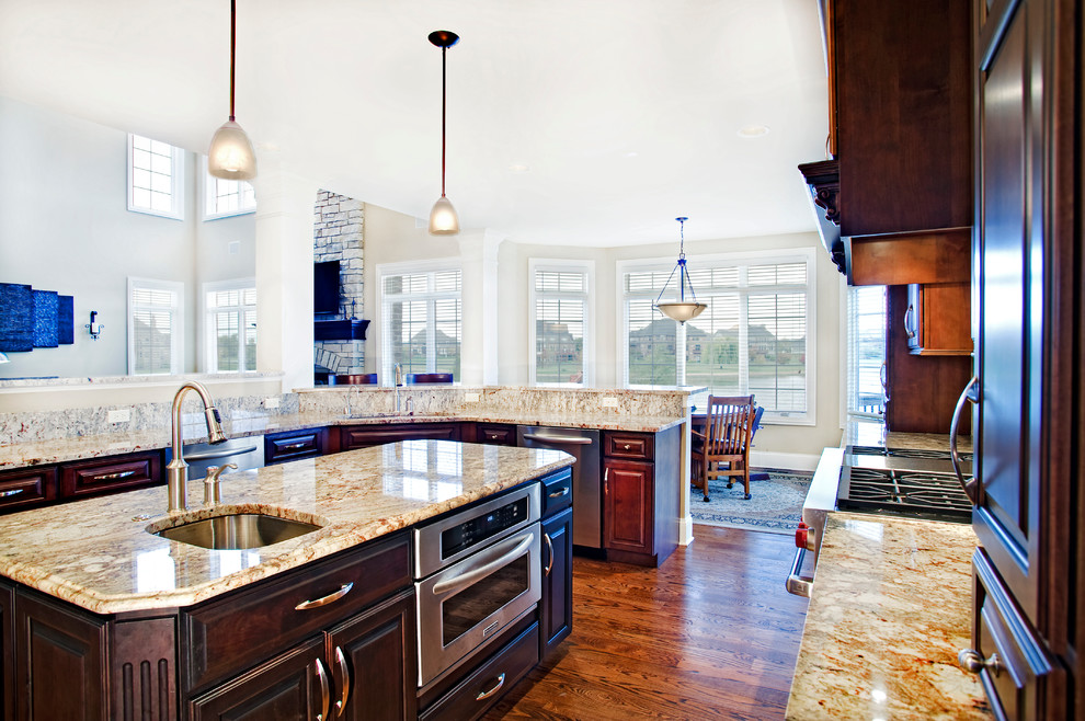 Design ideas for a traditional kitchen in Wichita.