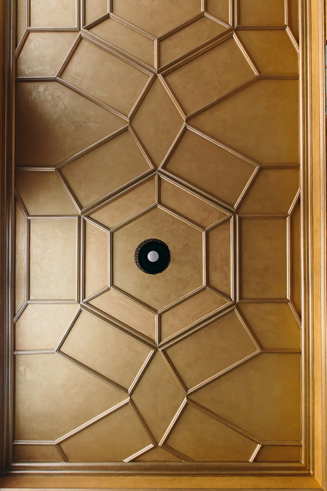 Реализация:Классика с нотками востока в бирюзе